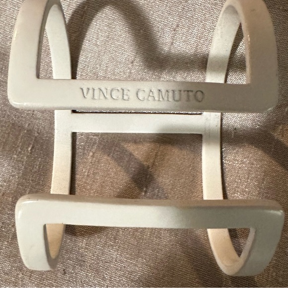 ⭐️VINCE CAMUTO⭐️RARE MOD WHITE CUFF BRACELET - Picture 8 of 8